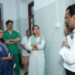 मंत्री आदिती तटकरे यांनी के.ई.एम. रुग्णालयातील ‘सखी वन स्टॉप सेंटर’ला भेट  (1)