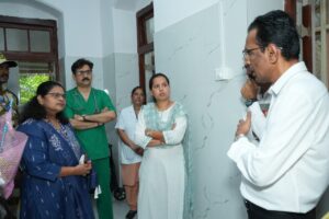 मंत्री आदिती तटकरे यांनी के.ई.एम. रुग्णालयातील ‘सखी वन स्टॉप सेंटर’ला भेट  (1)